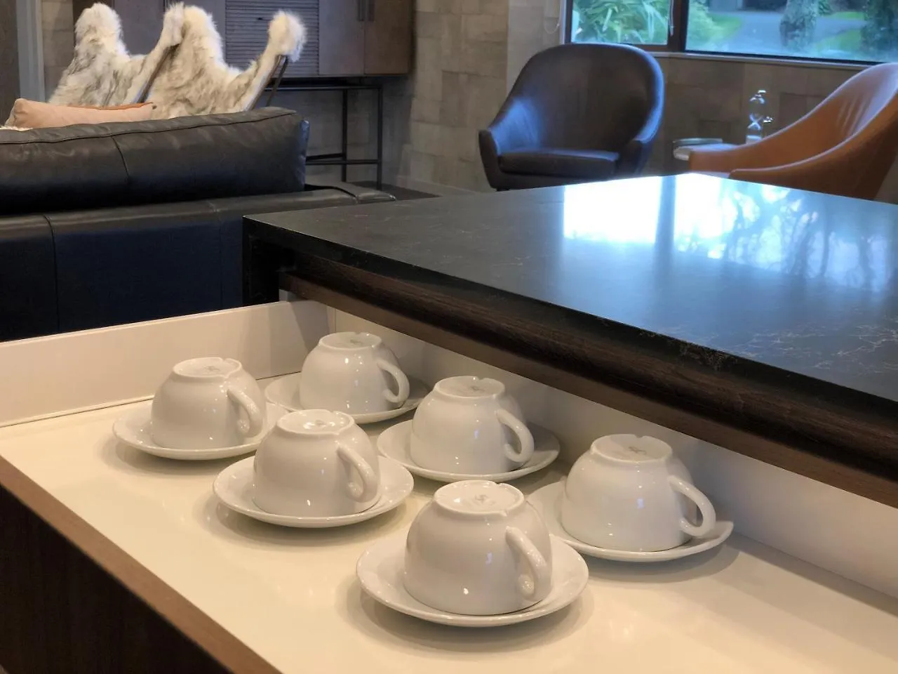 Luxury K-Lodge With Golf Course View-ロトルア 別荘