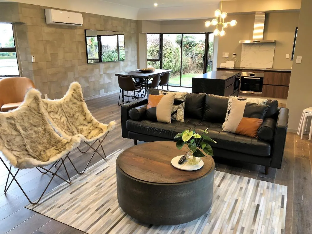 Luxury K-Lodge With Golf Course View-ロトルア 別荘